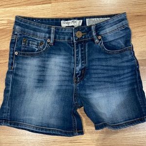 Dark jean shorts from Drdigo Rein